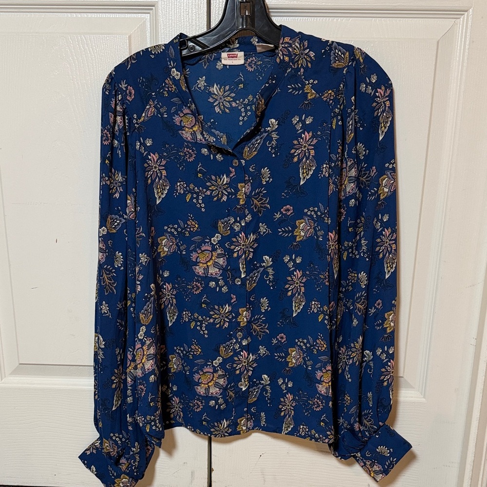 Levi's Navy Floral Button-Up Blouse. Size Large